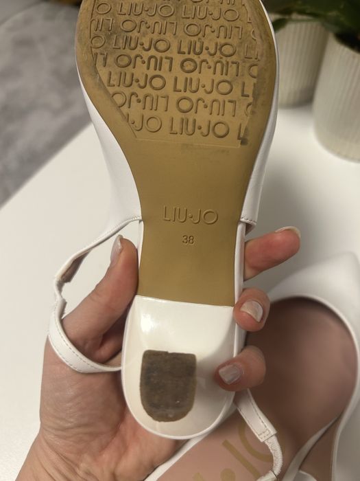 Liu Jo кожени обувки, остър връх, 38