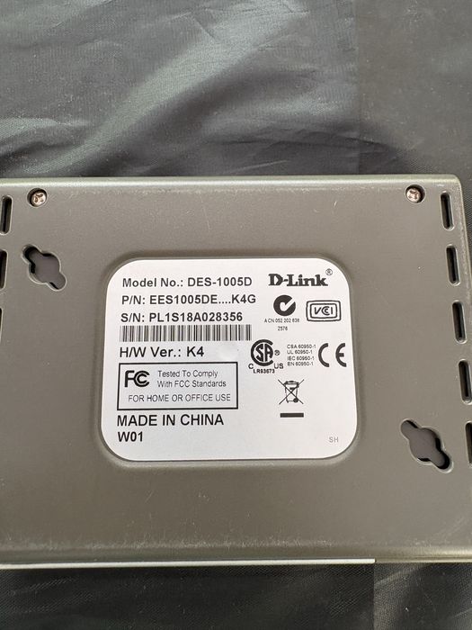 Switch D-Link 10/100 Fast Ethernet (2 bucati)