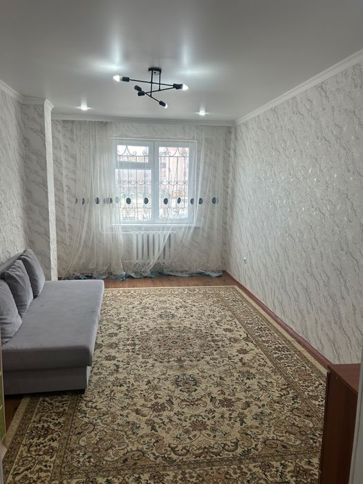 Диван мен кілем сатылады