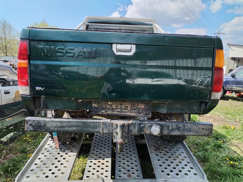 Bena lada nissan navara d21
