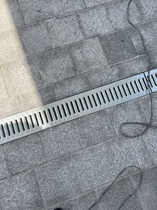 Лоток пп хромли кришкаси билан. Брусчатка ва паркинглар учун.