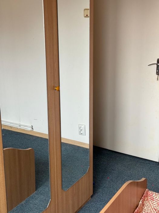 Spre vanzare apartament cu 4 camere