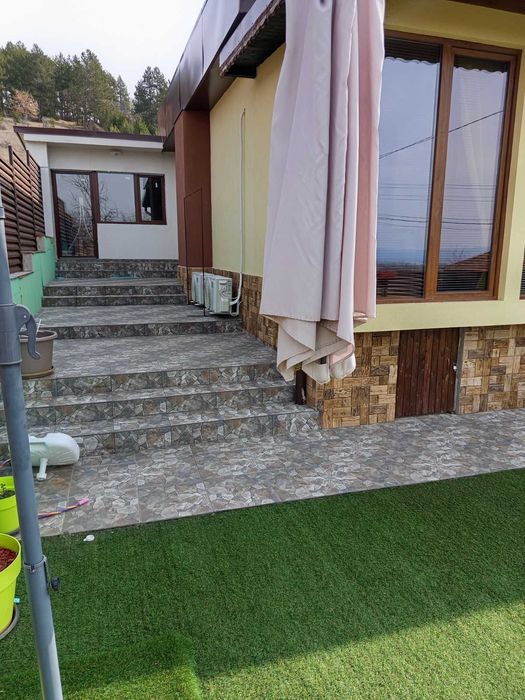 Продавам къща в гр. Костинброд