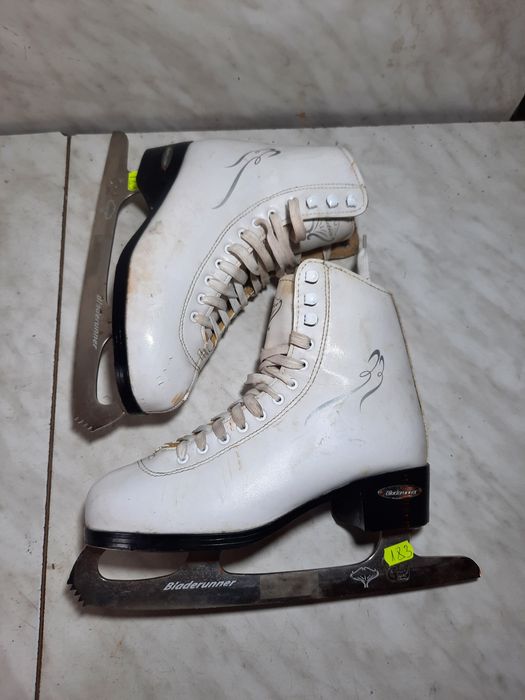 Patine gheata 183 patinaj artistic Bladerunner marime eu 35 ( 22,5 cm)