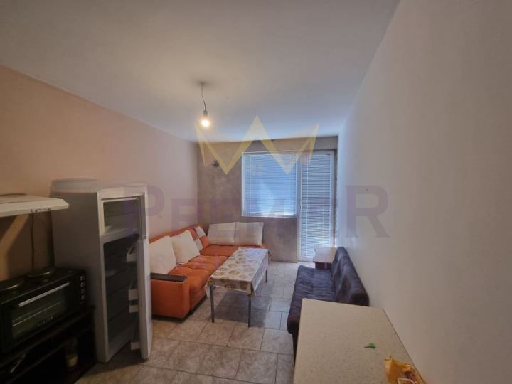 Дава се под наем Двустаен апартамент в Варна, Колхозен пазар - 45 кв.м за 295.8 € - Снимка #1