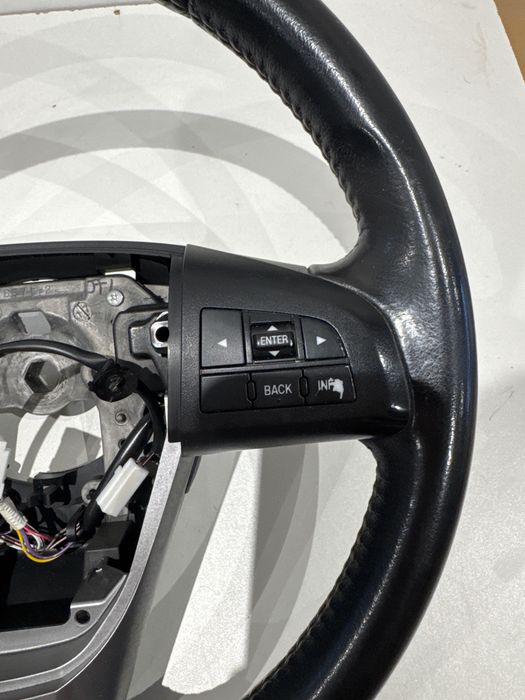 Mazda 3 кожен волан Мазда 3