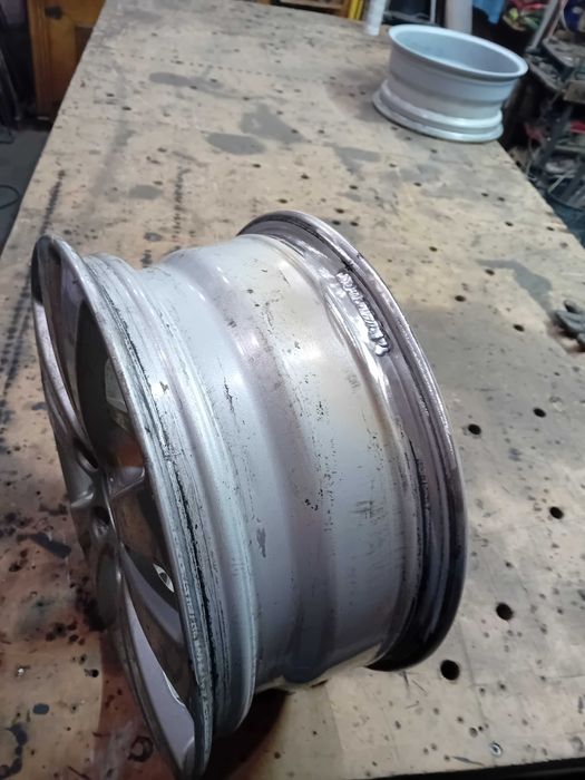 Sudură jante aluminiu și îndreptat și echilibrat.