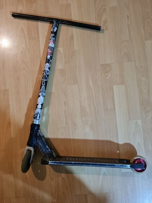 Парковой трюковой самокат