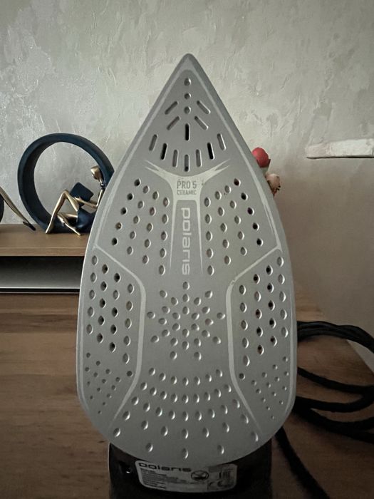 Утюг Polaris Pir2430K