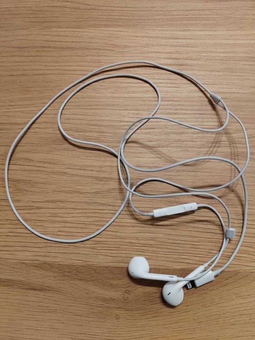 Apple - EarPods кабелни слушалки
