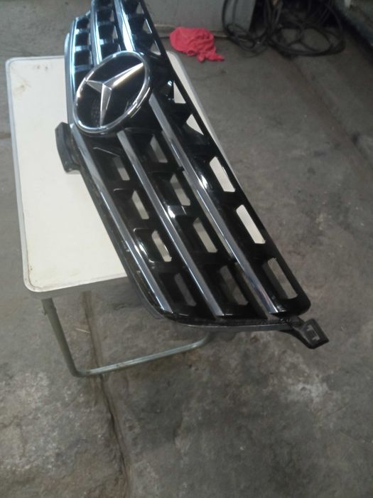 Оригинална решетка за Мерцедес МЛ 166  220 лева