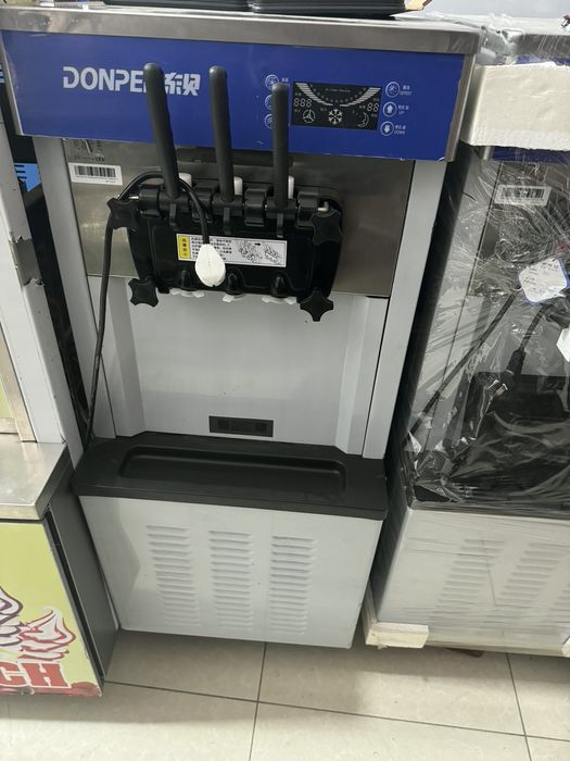 Frezr, muzqaymoq apparat , frezer , marojni chiqaradigan apparat