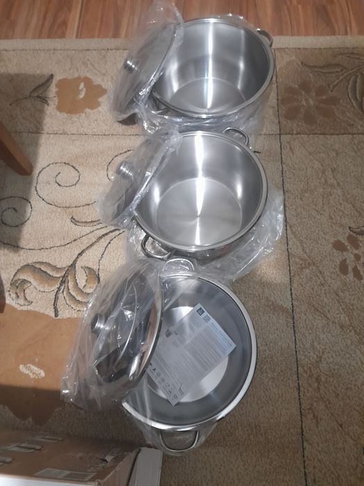 Vând set de 3 oale mari de  inox cu capac