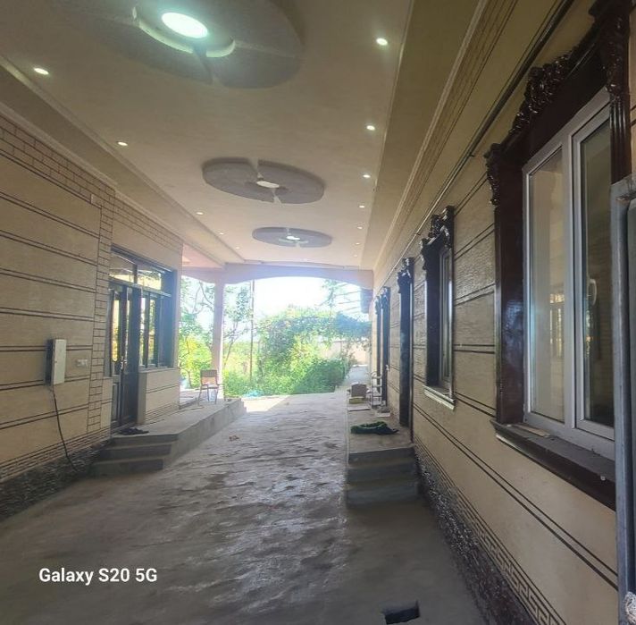 Satkak MFYda 8 sotixli, 7 xonali yangi remontli uy sotiladi