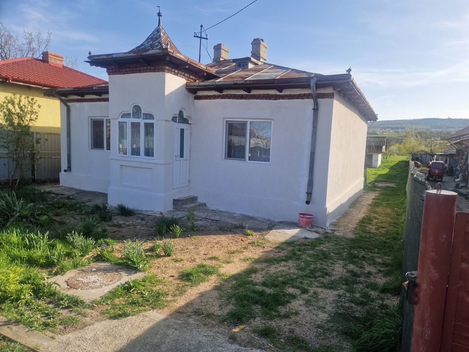 Casă si teren in orasul Hârlău