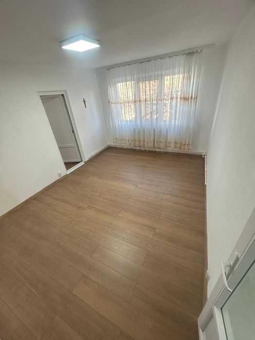 Apartament de inchiriat, 50 m. p. Str Alecu Russo.