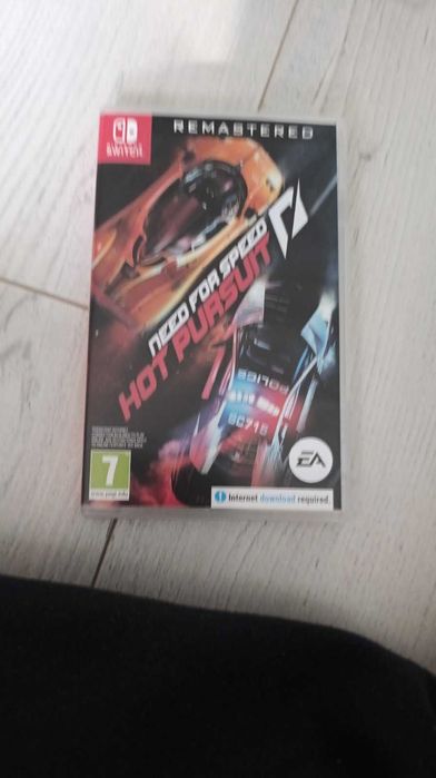 Nintendo switch с  четири игри и калъф