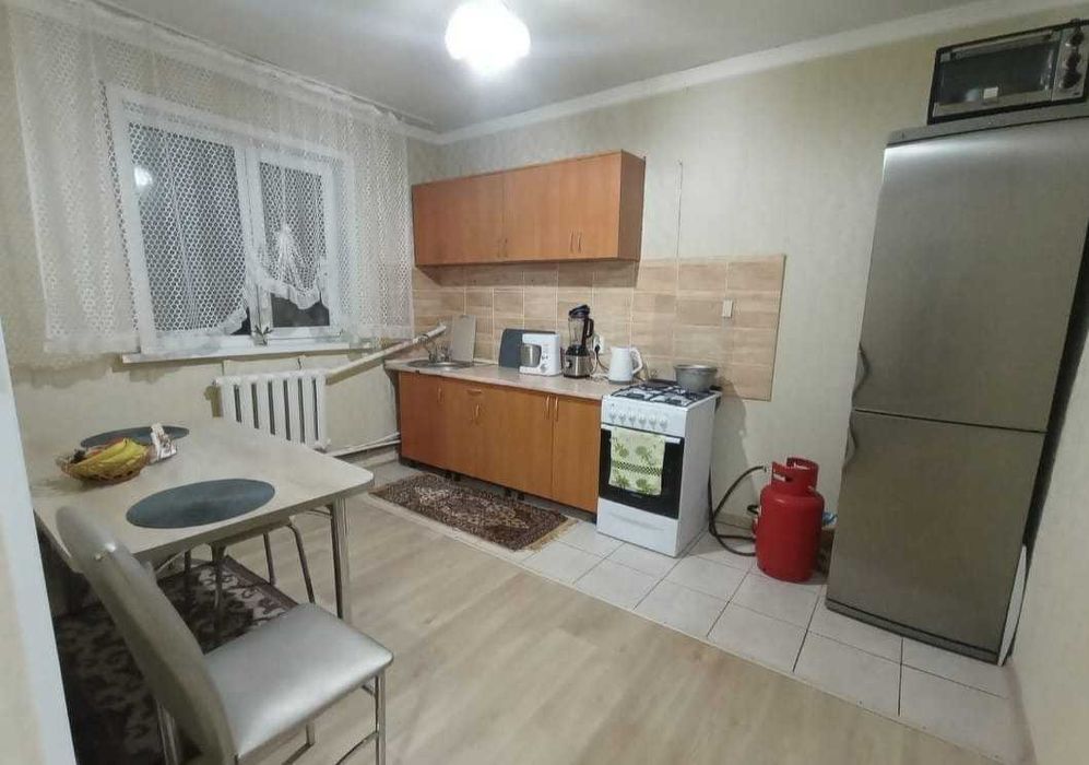 Продаётся дом с участком в 2 км от города.