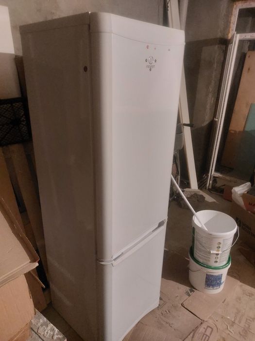 Холодильник Indesit