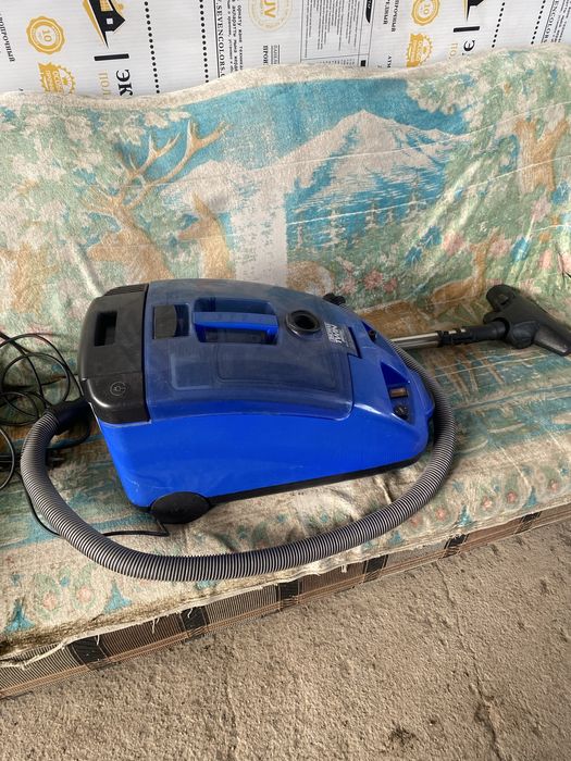 Пылесос моюший.