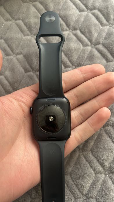 продаю эпл вотч se2