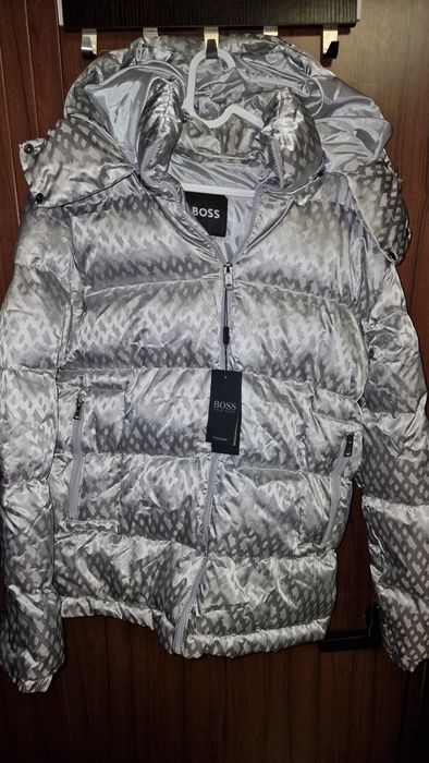 Geaca iarna groasa de barbati boss cadoul perfect