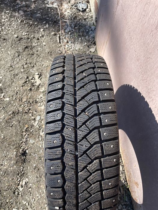 Зимние шины б/у отличное состояние