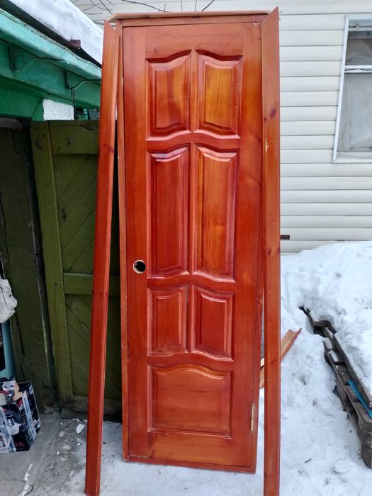 Продам дверь с ручками 60