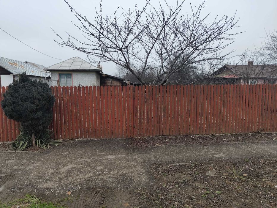 Casa veche  cu 900 m teren