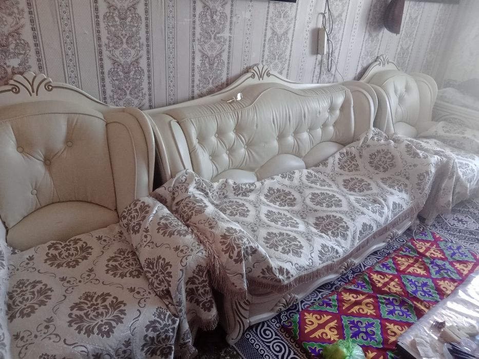 Диван креслосымен сатылады