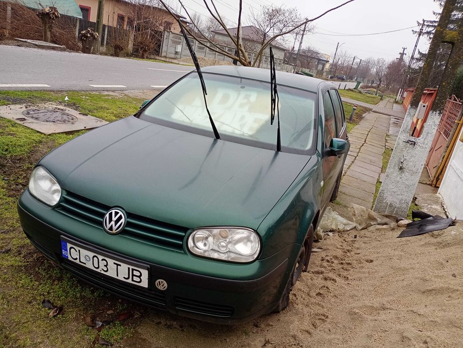 Vând Volkswagen Golf 4