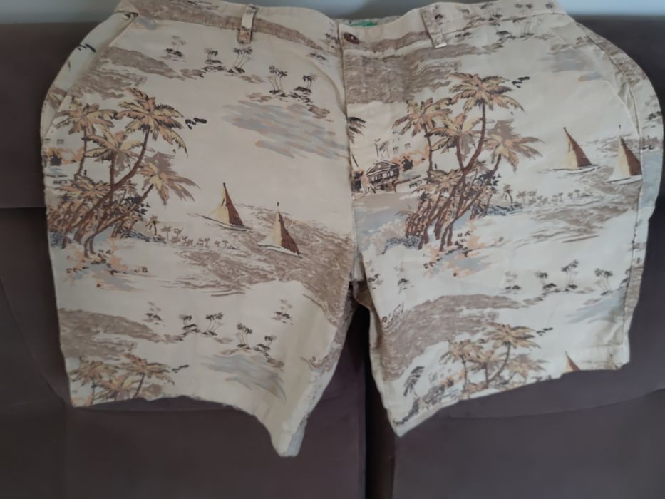 Мъжки летни къси панталони United Colors of Benetton 
UNITED COLORS OF