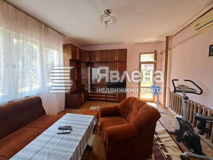 Дава се под наем Етаж от къща в Ямбол, Боровец - 80 кв.м за 255 € - Снимка #2