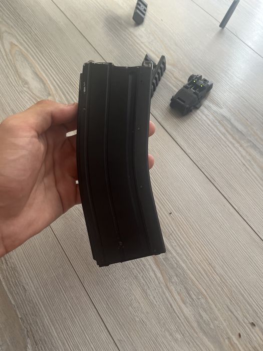 Doresc sa vand arma de airsoft realista