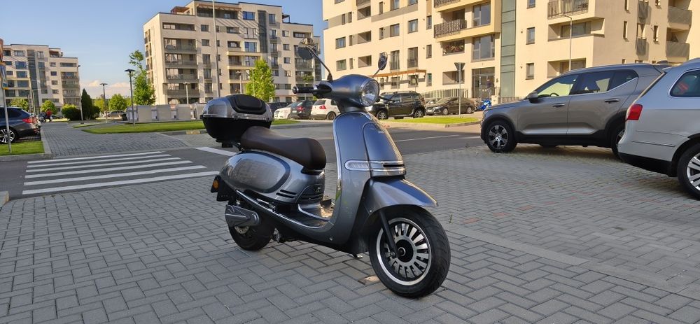 Scuter Electric SAKURA JS2A (An 2021) – Înmatriculat, Stare Excelentă, 1863 Mile (cca. 3000 km)