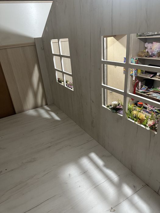 Двухэтажная кровать для девочек.