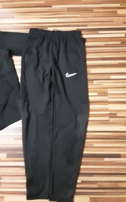 ( М 137/147) NIKE оригинални екипи