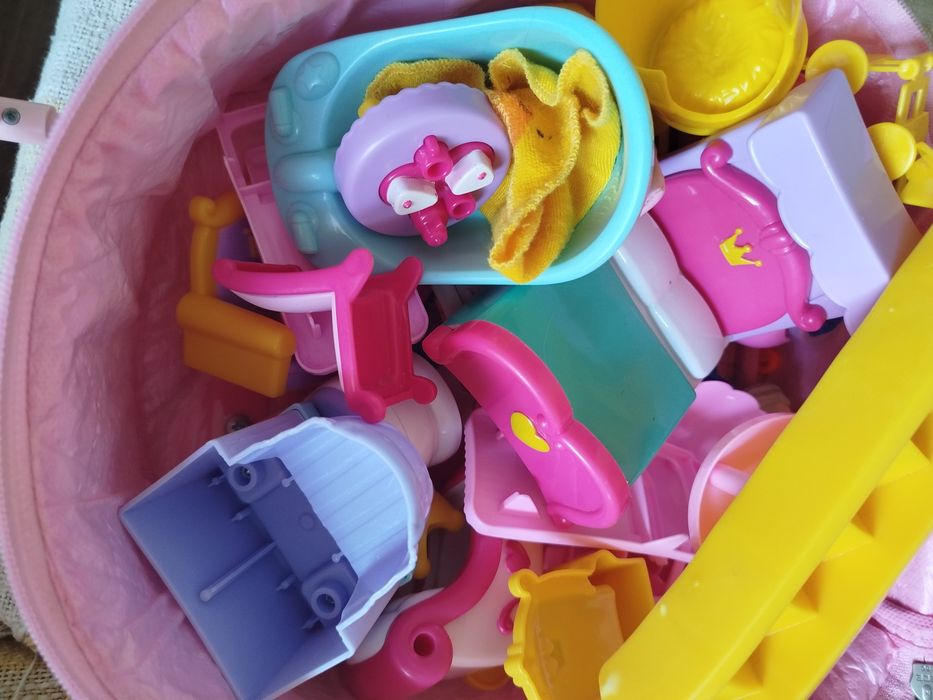 Замък със забавни мелодии и фигурки