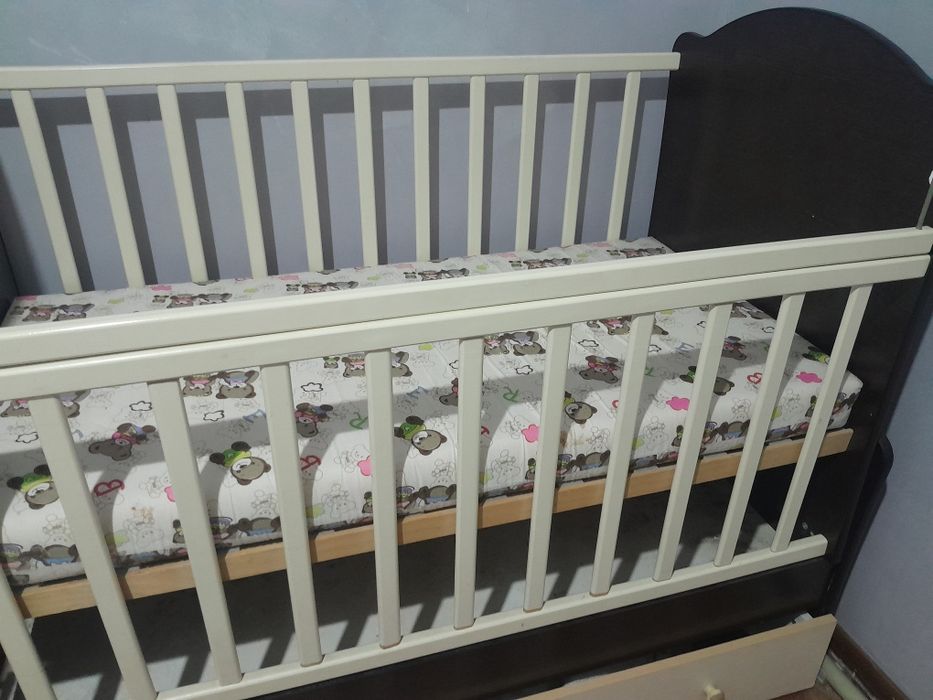 Детский кровать с качелный