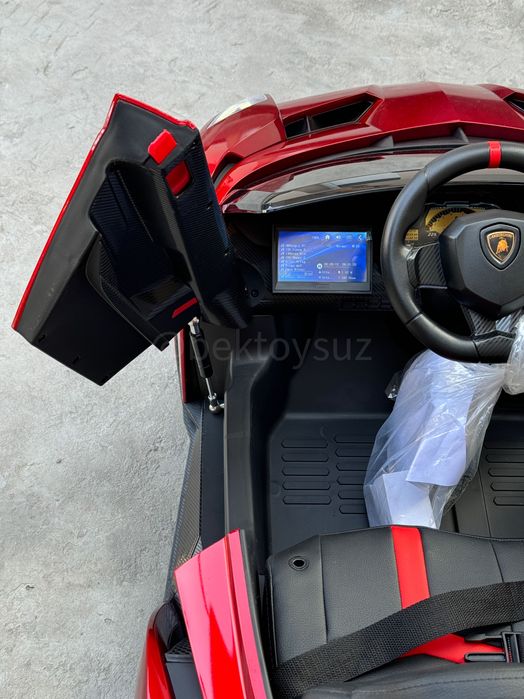 Детская машина Lamborghini Veneno с MP4 экраном и пультом | 3-6 лет