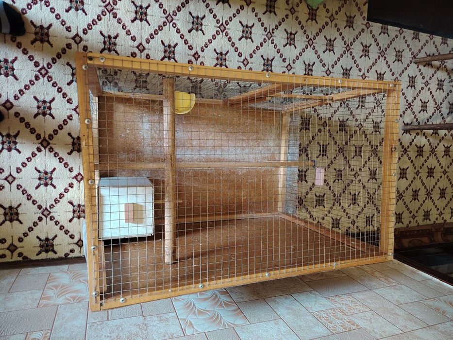 Qushlar uchun qafas sotiladi