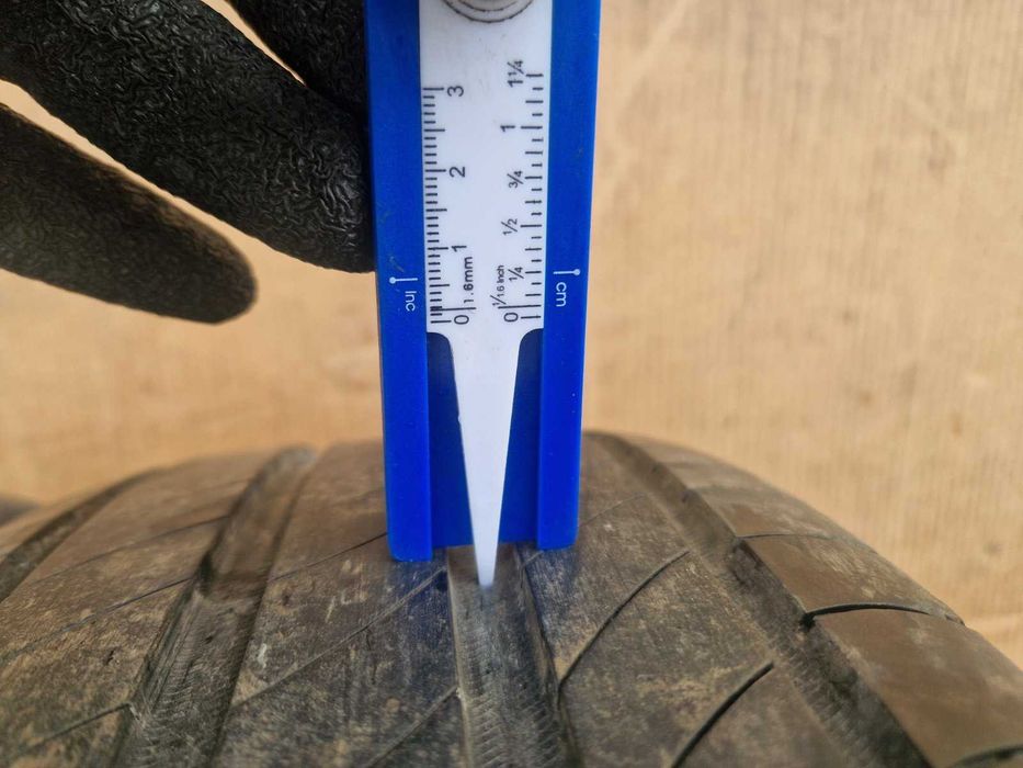 2 Michelin R17 215/55 Летни гуми  DOT0421