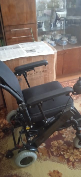 Продам инвалидное кресло срочно есть