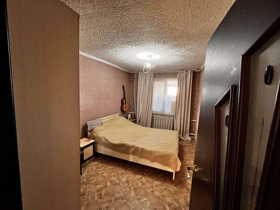Продается дом с конюшней и сараем.