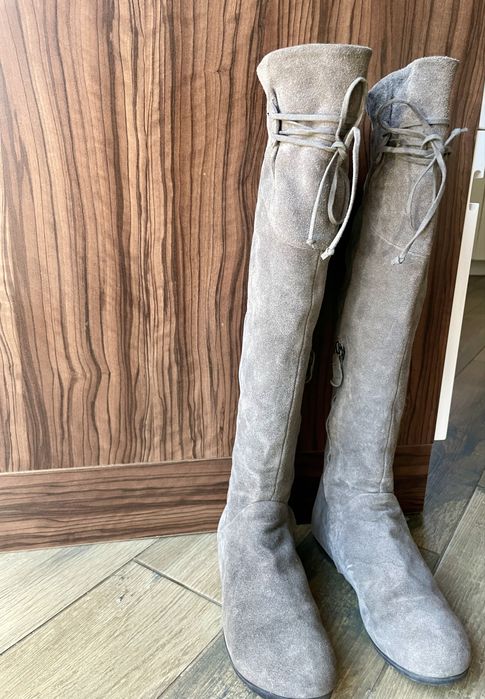 Велурени ботуши с връзки над коляното