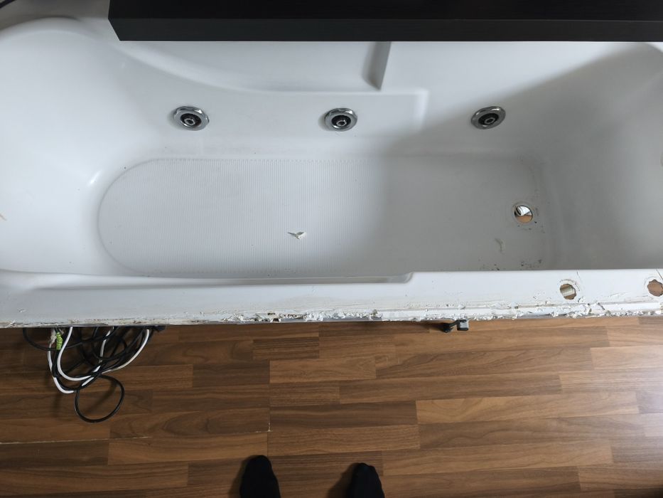 Cada cu jacuzzi de vanzare