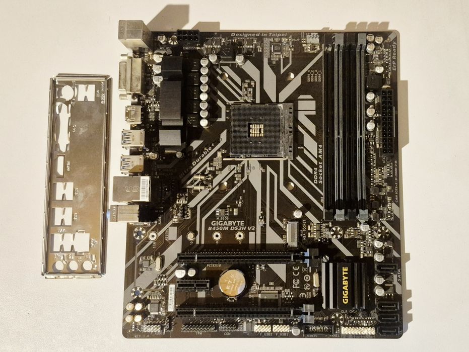 Placa baza gaming Gigabyte B450M DS3H V2 AM4