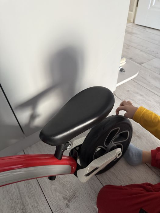 Продам беговел детский