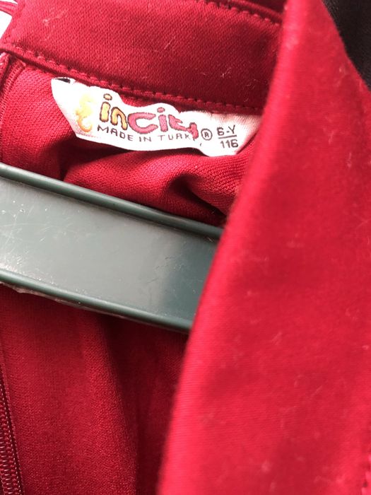 Нежна рокля с обръщащи се пайети.