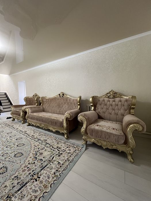 Комплект мягкой мебели: диван и кресло